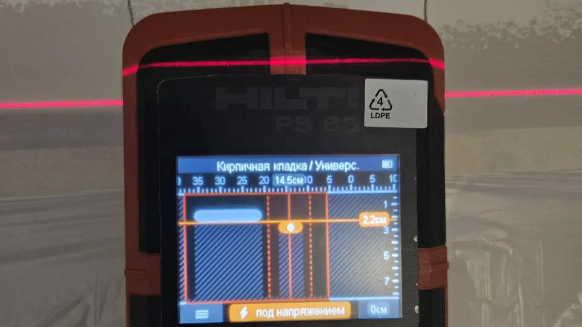 Professionaalne juhtmete detektor töös